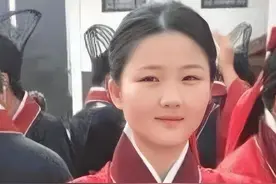 买宝瑶 : 女大十八变，父亲孙楠闪婚9年终散场，演员梦又被继母打碎图片