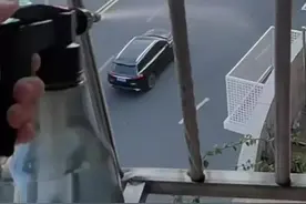 楼下阿婆过世 楼上邻居代替浇花图片