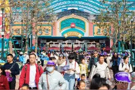 清明假期郑州海昌接待游客超8.8万人次，牡丹人鱼表演被央视报道图片