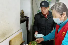 以老助老 这个社区有支“银龄互助”志愿服务队图片
