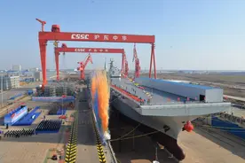 076型两栖攻击舰首舰下水，命名四川舰的背后原因，和台湾省有关图片
