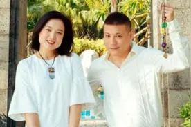 歌手白雪：离婚与儿子相依为命，二婚嫁小8岁丈夫，终于迎来幸福图片