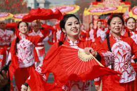 陕北榆林过大年 | 全国秧歌展演启幕 中外39支队伍“闹”新春图片