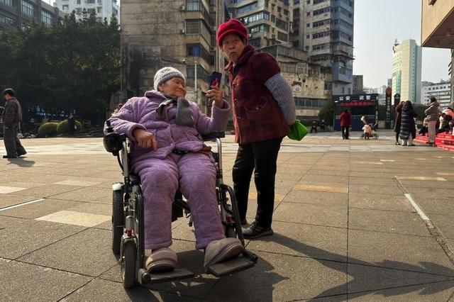 中国找到了另一种，解决人口减少问题方案？那就是机器人？