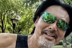 69岁周润发口碑为何两极分化，看他现状就知道，吴孟达评价真精准图片