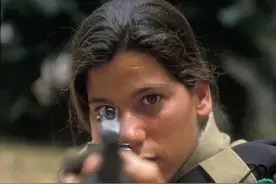 以色列女兵被俘虏，战争残酷，巴以冲突没有让女兵走开图片
