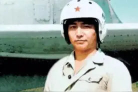 南海烈士王伟坠机案，牺牲全过程让国人泪目，出动数万人寻找遗体图片