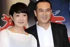 张嘉益王海燕离婚谣言破，低调恩爱夫妻晒合照证幸福图片