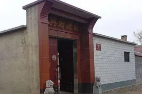 “是尊是贵看大门，是贫是富看新坟”，说的啥意思？都有啥道理图片