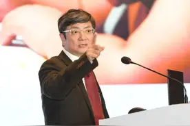 郑强出席学生葬礼被校方劝阻，他说：我必须去，她比院士地位还高图片