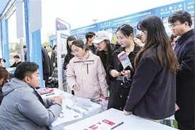 全国城市巡回招聘高校毕业生河南站南阳专场举办｜春风送岗图片