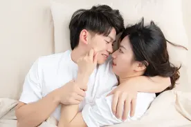 揭秘！为何女性对初恋如此“难以忘怀”？图片
