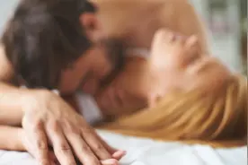 男人的接吻绝招，三个细节创造深情亲密感！图片