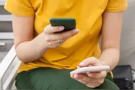 为什么现在手机可以双卡双待了还那么多人用两部手机呢？图片