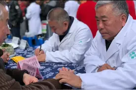 还是中医牛！妈妈带脑瘫三年的女儿去河南针灸，三天就学会了走路图片