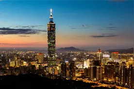 台军视福建舰为敌，台退将轻蔑一句话：打你根本不需航母出动图片