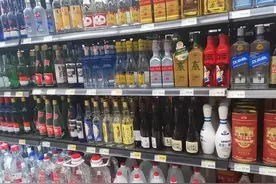 超市15左右的“光瓶酒”，纯粮食酿造，懂行的酒友都是整箱往家搬图片