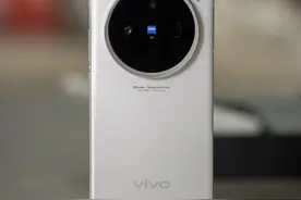 vivo X100s上手评测，轻薄+颜值高，但屏幕换汤不换药图片