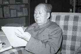 七绝——橘子洲伟人巨像——文/纪少华——名家作品图片