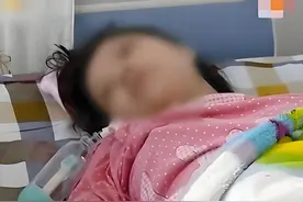 2017年，陕西高二女生操场生子，孩子父亲愿意负责，双亲却崩溃了图片