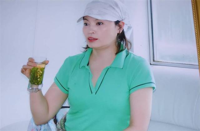 李瑞英现状：在海南当大学老师，丈夫身份不一般，儿子成她的骄傲