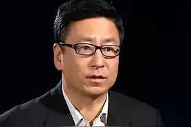 央视一哥”白岩松：被病痛折磨，每天严重失眠，54岁现状成这样图片