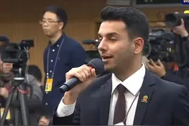 被王部长“点名”火了，这位跳“科目三”的外国小伙经历不简单图片