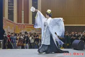 国风碰撞“二次元” ！汉服大秀惊艳亮相动漫展图片