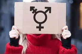 34岁雌雄同体的女性，具备男女两性器官，遭受家人嫌弃十年未回家图片