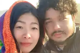 北京二婚女嫁小11岁尼泊尔小伙，与牛拜堂、牛粪擦厨房，如今怎图片