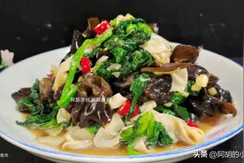 木耳和它太绝配，花钱少吃得好！三两下拌一盘，清肠大好处特爽口图片