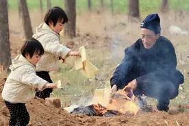 永远记住，上坟扫墓有讲究，但没有任何禁忌？图片