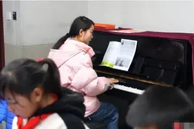 让音乐充满爱 宿迁爱心人士为村小学捐赠钢琴图片