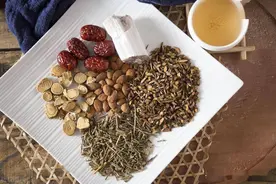 想要寿命长，要看脾肾强不强，张仲景有1方，健脾化湿，温肾补阳图片