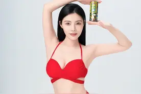 椰树泳装挂历争议，媒体批评低俗，评论区却翻车，徐冬冬霸气回应图片