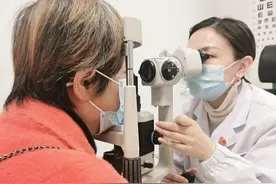 可怕，洗眼偏方要不得！眼睛干涩听听专科医生怎么说图片