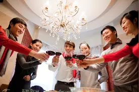 太现实了一定要听劝！牢记：抽3种烟的人别理，喝3种酒的人别交！图片