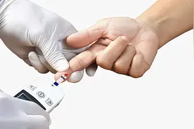 在家用血糖仪测血糖，8件事不能做，要不就不准了，白白浪费试纸图片