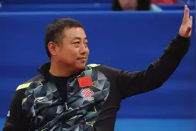 揭露刘国梁的面孔：化身孙颖莎女儿奴，转身地狱修罗训男队。图片