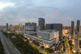 【深圳特区报】市新华医院昨正式启用规划2500张床位，龙华居民在“家门口”可享优质医疗服务图片