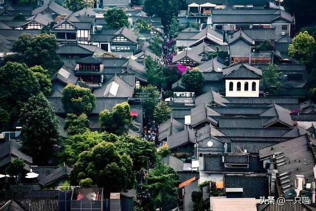 四川把 “川式安逸” 玩明白了！喝茶逛吃，游客来了只想赖着不走