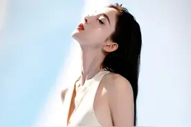 娜扎立秋的烈焰红唇 又迷人又诱人图片