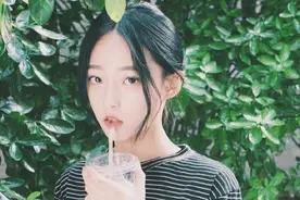 生产队时队长与风流小寡妇的故事图片