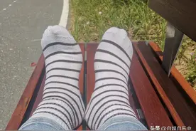 晒背姿势很重要，站着晒和坐着晒哪个效果更好图片