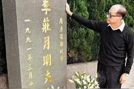 2006年，香港顶级风水师蔡伯励选看墓地，一句话让李嘉诚掏200万图片
