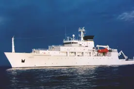 2025年特朗普上任后，美军舰首次过航台湾海峡，与以往有些不同图片