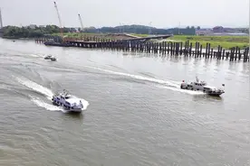 中交二航局岳阳港道仁矶码头：联合应急演练护航重大产业项目建设图片