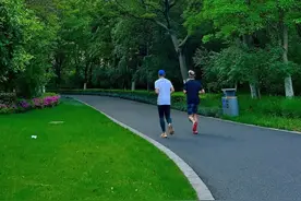 真正高层次的人，不仅懂得顺向思考，还会懂得逆向思考。图片