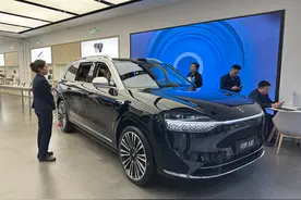 “出牌了，这把还挺大”！问界新M9与新M5 Ultra双车齐发，M8提前“曝光”图片