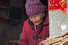 "年后离别之痛！98岁奶奶送孙子归程，惋惜之情令人心酸"图片
